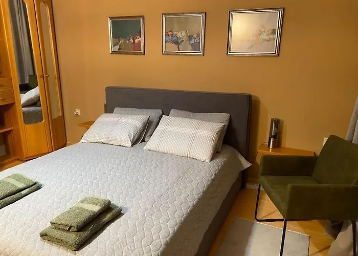 Cozy Mountain Near The Gondola Lift *